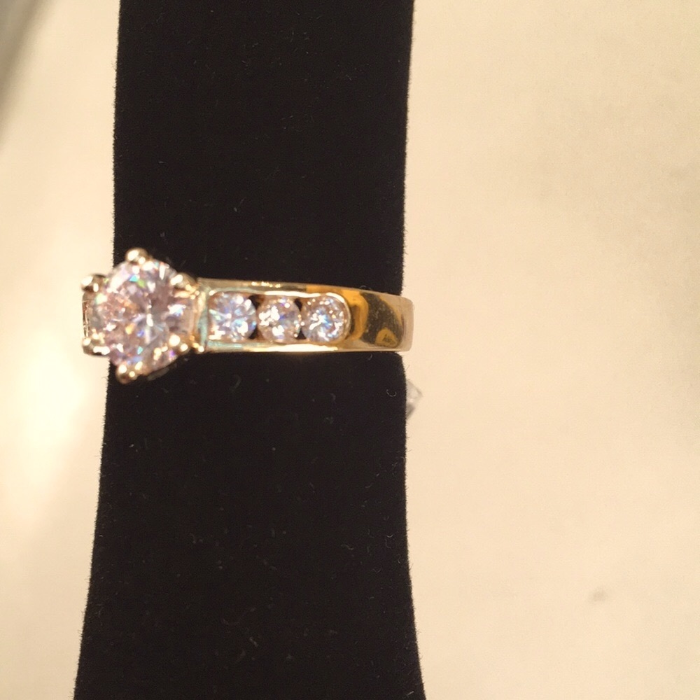 ❤️HP🎉Stunning Simulated Diamond Ring - Picture 4 of 7